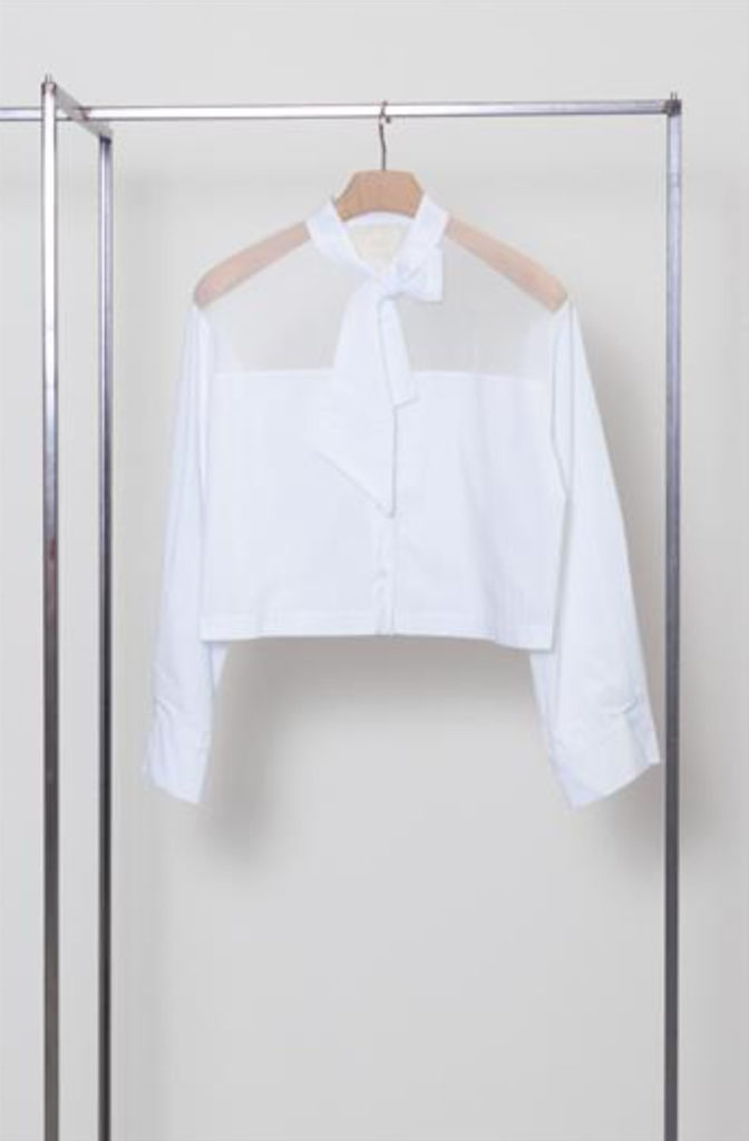 Chemise blanche transparente avec cravate